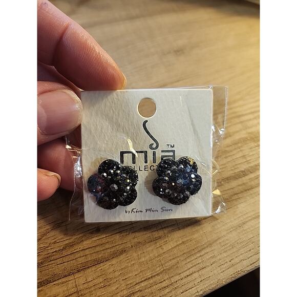 Mia Collection Kim Min Sun Black Floral Gem Earrings Flower Shaped - Picture 3 of 5
